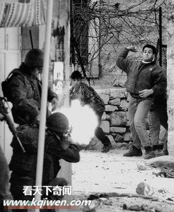 ͸�ھ�ͷ����ս���н�����ǹɱ�������˲��(��ͼ)