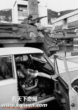 ͸�ھ�ͷ����ս���н�����ǹɱ�������˲��(��ͼ)